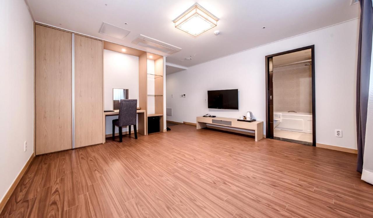 Hotel Shalom Jeju Exteriör bild