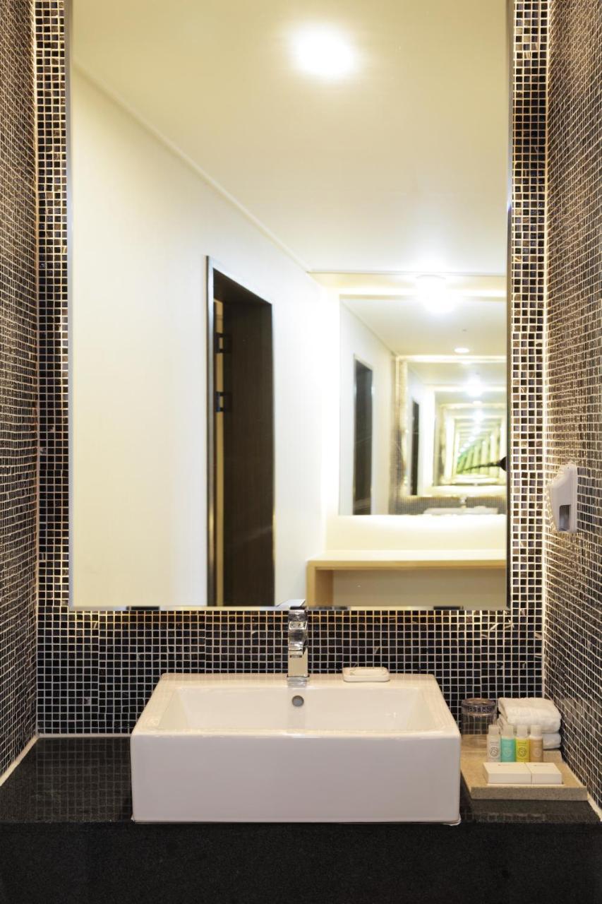 Hotel Shalom Jeju Exteriör bild
